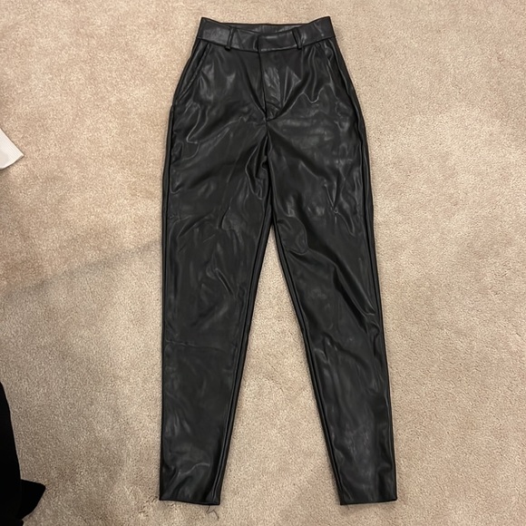 Faux leather high waist pants - Picture 3 of 5
